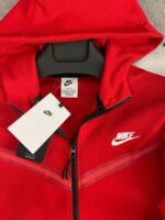 Nike Tech Fleece в червено и черно спортен екип