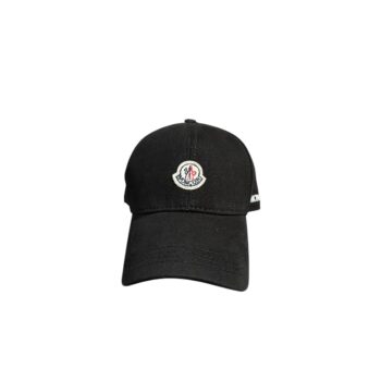 Moncler шапка с козирка черна