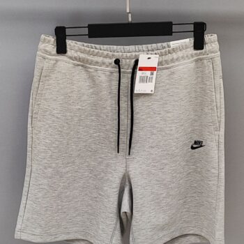 Tech Fleece сиви къси панталони