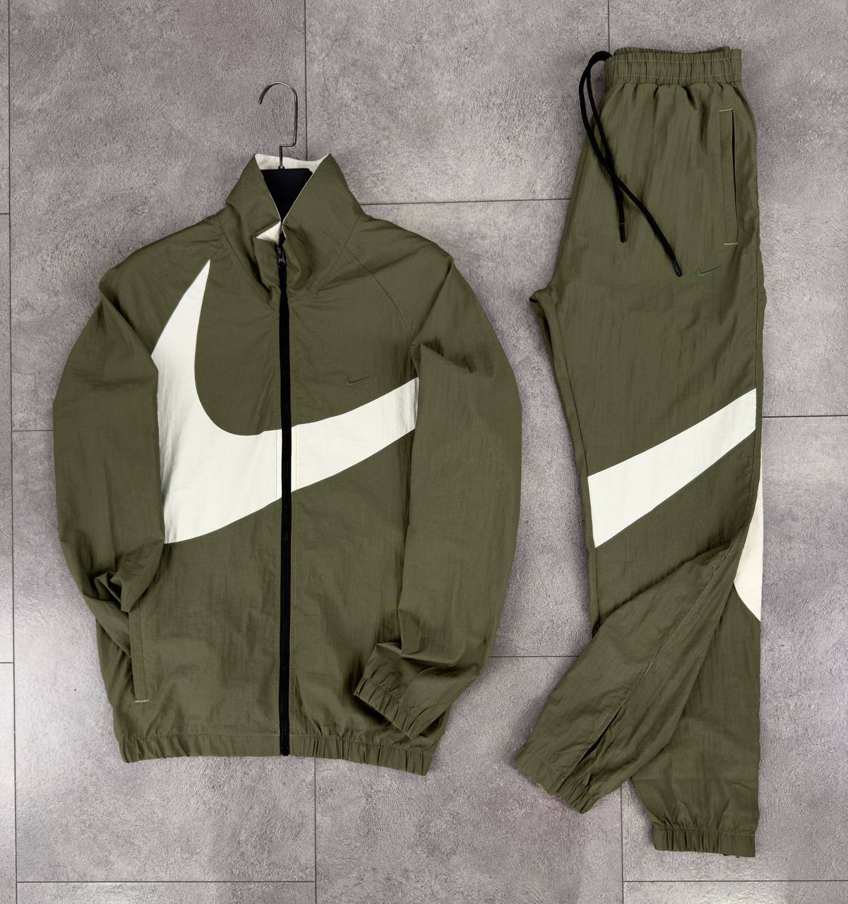 Спортен-екип-Nike-зелен-шушляк.jpg Nike шушляк зелен спортен мъжки