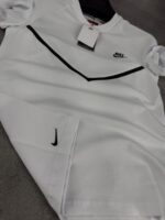 Nike Tech Fleece бяла тениска - Image 2